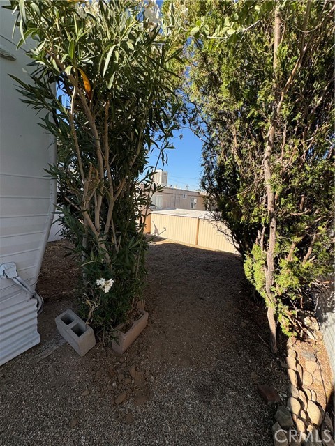10701 G, Hesperia CA: https://media.crmls.org/medias/97a366e5-6915-4f04-80fd-aa3b2e26640b.jpg