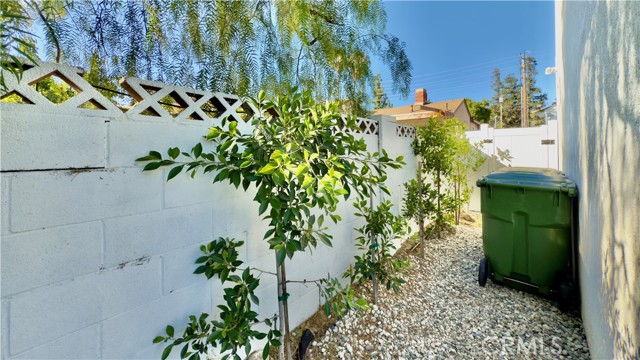11125 Glenoaks Boulevard, Pacoima CA: https://media.crmls.org/medias/97a4a10d-dbad-4729-86dc-d0e2b6d7fdd9.jpg