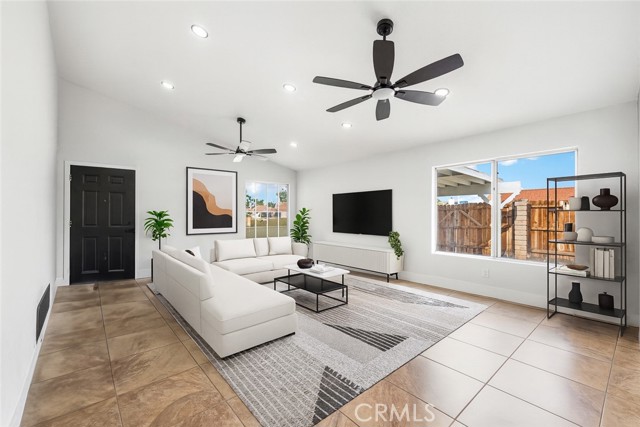 Detail Gallery Image 3 of 58 For 4042 E Avenue R6, Palmdale,  CA 93552 - 3 Beds | 2 Baths