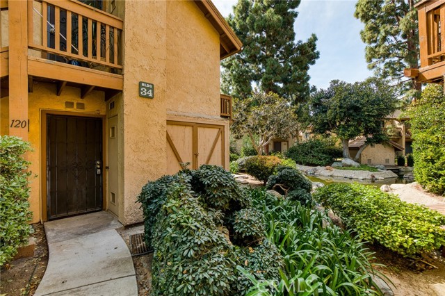 Detail Gallery Image 2 of 41 For 120 Lemon #34,  Irvine,  CA 92618 - 1 Beds | 1 Baths