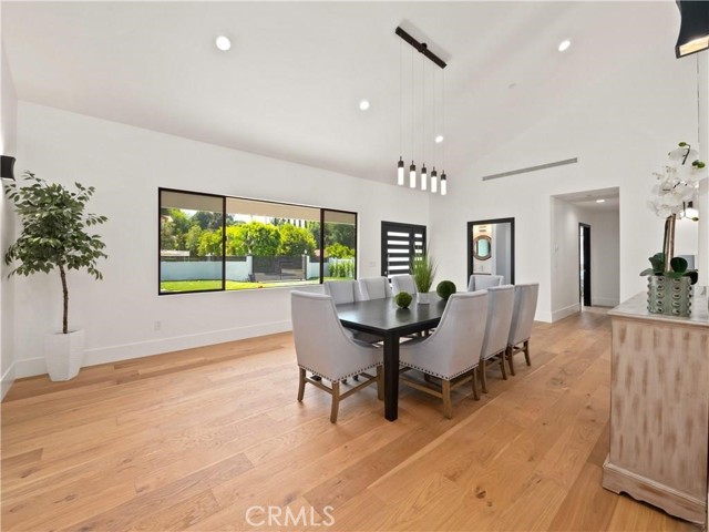 5702 Lubao Avenue, Woodland Hills CA: https://media.crmls.org/medias/97a70fc6-ce30-4dd2-bb55-30d08a8f6a4c.jpg