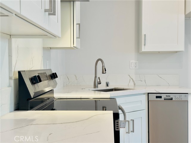 17522 1/2 Lemay Street, Lake Balboa CA: https://media.crmls.org/medias/97a81bae-eeec-4d74-ac04-7e461f28d3a0.jpg