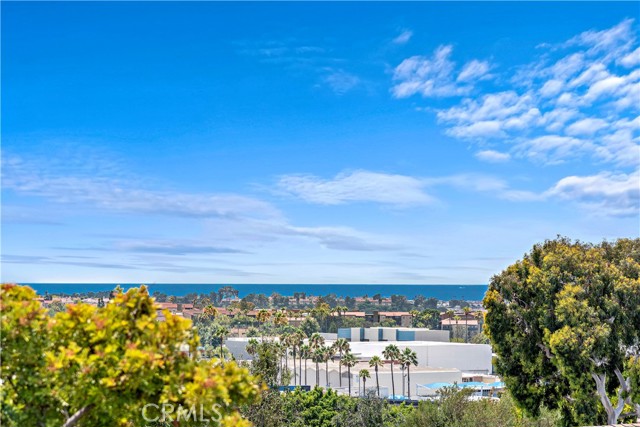 Detail Gallery Image 3 of 40 For 2507 Alta Vista Dr, Newport Beach,  CA 92660 - 5 Beds | 4/1 Baths