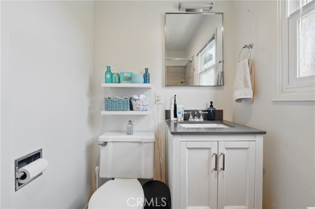 Detail Gallery Image 18 of 31 For 1320 23rd St, Manhattan Beach,  CA 90266 - 3 Beds | 2 Baths