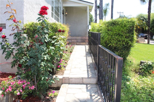 Detail Gallery Image 2 of 28 For 786 S Spanish Oak Ln, La Puente,  CA 91746 - 3 Beds | 1/1 Baths