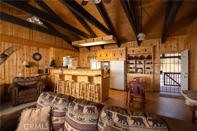 43897 Yosemite Drive, Big Bear Lake CA: https://media.crmls.org/medias/97aa805a-775d-42ff-91c8-bd2a05b81ae6.jpg