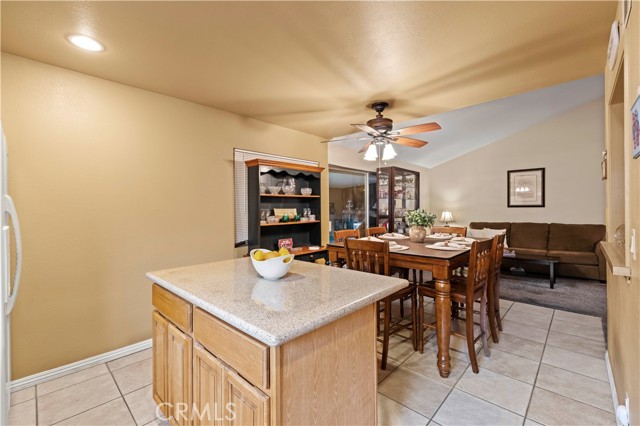 Detail Gallery Image 12 of 32 For 28004 Lakehurst Ave, Canyon Country,  CA 91351 - 4 Beds | 2 Baths