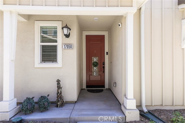 Detail Gallery Image 2 of 31 For 17050 Zion Dr, Canyon Country,  CA 91387 - 4 Beds | 2/1 Baths