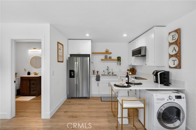 Detail Gallery Image 10 of 19 For 18221 Kinzie St, Northridge,  CA 91325 - 0 Beds | 1 Baths