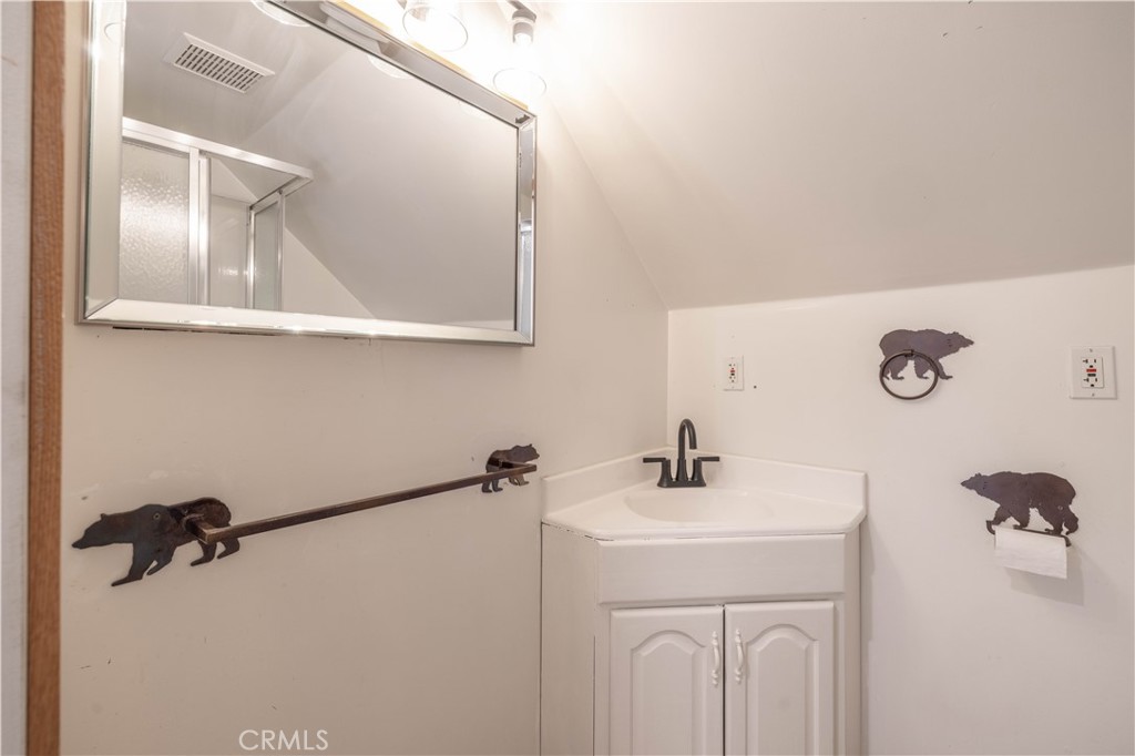 https://media.crmls.org/medias/97ad90a2-04cc-40e1-900b-214af32ac985.jpg?preset=X-Large