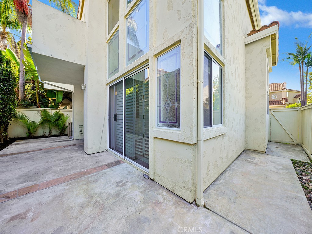 https://media.crmls.org/medias/97ae36d4-4a58-4316-b02d-26d2e0fa4146.jpg?preset=X-Large