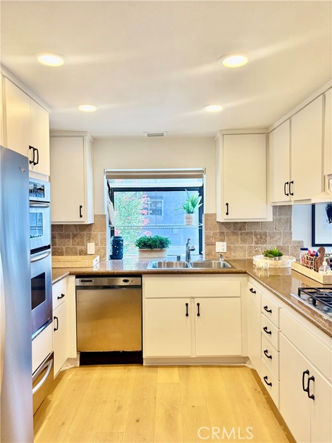 18731 Hatteras Street, Tarzana CA: https://media.crmls.org/medias/97ae82c7-d06d-45b3-b155-ad6eaf19f7ad.jpg