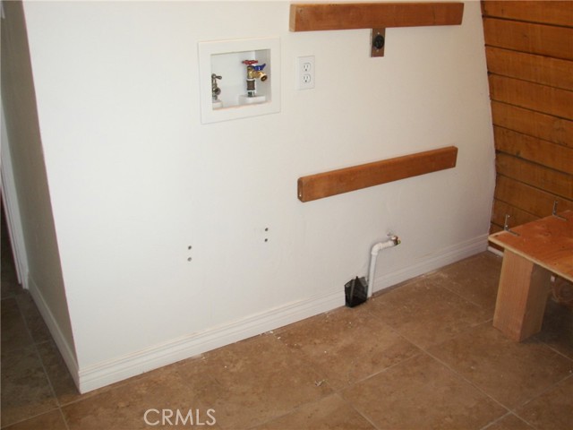 24798 Bernard Drive, Crestline CA: https://media.crmls.org/medias/97af3bc0-1305-47b6-9f98-f94395dce492.jpg