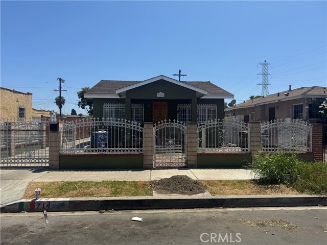 Detail Gallery Image 1 of 2 For 714 E 110th St, Los Angeles,  CA 90059 - 5 Beds | 2 Baths