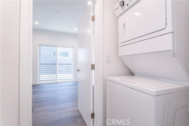 1032 N Oxford Avenue, Los Angeles CA: https://media.crmls.org/medias/97afe6db-bc97-46b7-805b-f25e0d458bbe.jpg