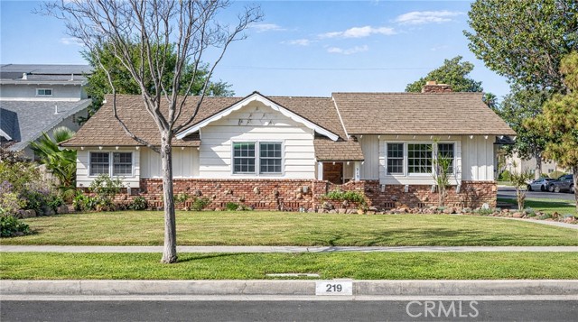 Detail Gallery Image 2 of 29 For 219 Ladera Vista, Fullerton,  CA 92831 - 4 Beds | 3 Baths