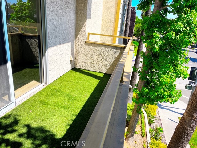 645 Chestnut Avenue, Long Beach CA: https://media.crmls.org/medias/97b04d87-3704-4ae0-94a3-97e8a2dd0632.jpg