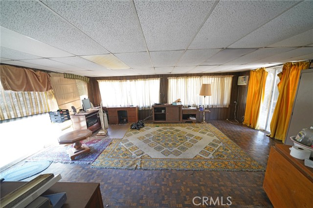 Detail Gallery Image 3 of 22 For 17955 Cantara St, Reseda,  CA 91335 - 4 Beds | 2 Baths