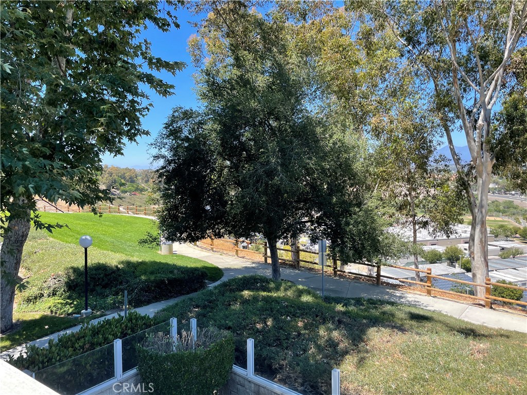 https://media.crmls.org/medias/97b0a93c-420a-4baf-940a-a01d1078c587.jpg?preset=X-Large