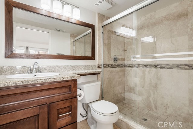 Detail Gallery Image 18 of 44 For 1881 Alpha Rd #3,  Glendale,  CA 91208 - 3 Beds | 2/1 Baths