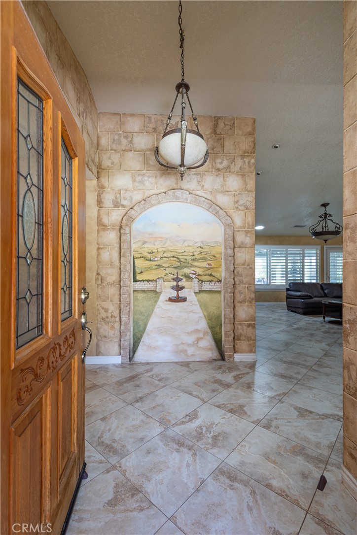 https://media.crmls.org/medias/97b180b1-b293-4fe4-b194-c98c1172d4e7.jpg?preset=X-Large
