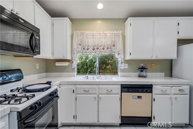 Detail Gallery Image 11 of 45 For 39764 Milan Dr, Palmdale,  CA 93551 - 4 Beds | 2 Baths