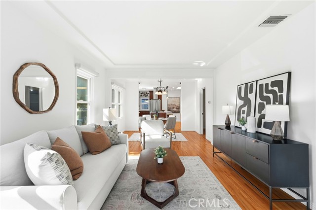 Detail Gallery Image 6 of 39 For 1025 N Screenland Dr, Burbank,  CA 91505 - 3 Beds | 2 Baths