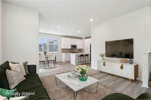 Detail Gallery Image 8 of 22 For 1541 Stratus Dr, Pomona,  CA 91768 - 2 Beds | 2/1 Baths