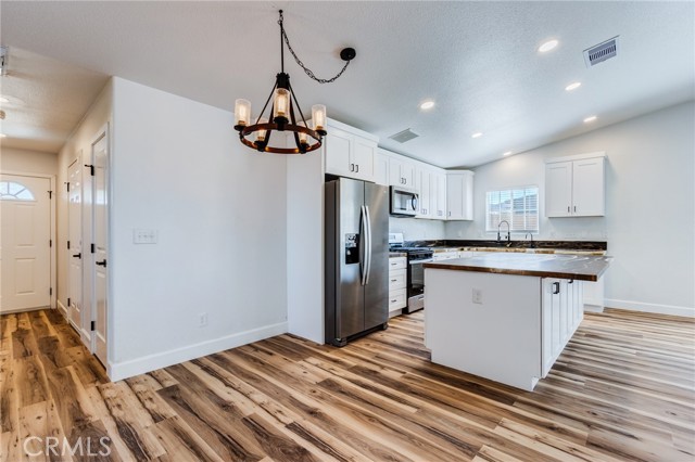 6548 Quail Spring Avenue, 29 Palms CA: https://media.crmls.org/medias/97b2bf38-a7c7-4dd4-bcff-7e1196d5b74b.jpg