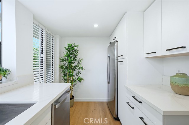 Detail Gallery Image 13 of 29 For 11601 Montana Ave #7,  Los Angeles,  CA 90049 - 2 Beds | 3 Baths