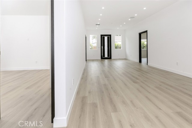 15009 Wyandotte Street, Van Nuys CA: https://media.crmls.org/medias/97b44ae6-ec4b-45a8-896b-b11b07f53450.jpg