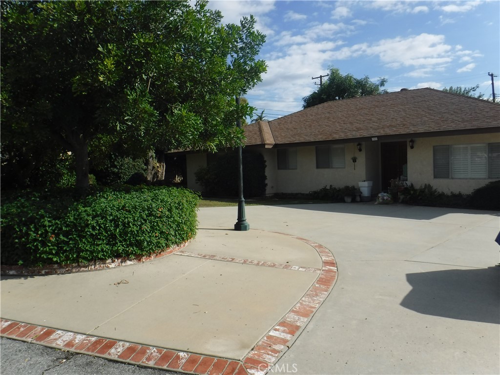 702 W Carroll