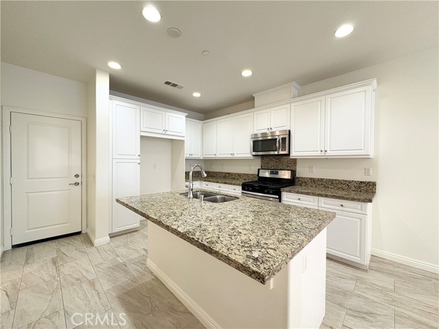 Detail Gallery Image 7 of 32 For 2868 E via Fiano, Ontario,  CA 91764 - 3 Beds | 2/1 Baths