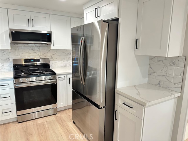 Detail Gallery Image 4 of 22 For 7317 Darby Pl, Reseda,  CA 91335 - 3 Beds | 2/1 Baths