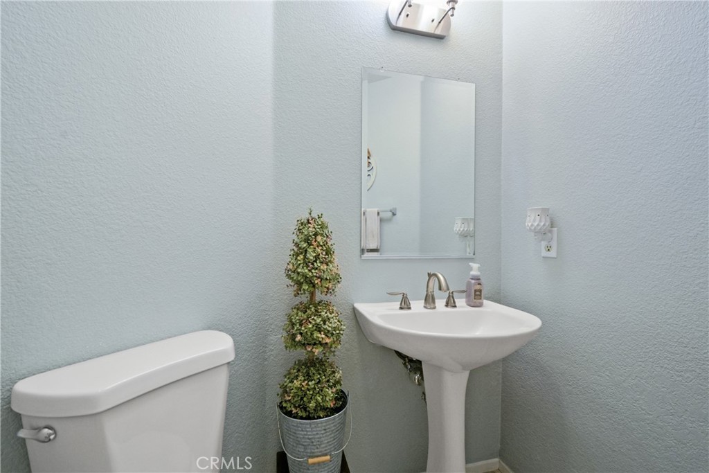 https://media.crmls.org/medias/97b62659-2f68-45cb-93ac-a599883e4618.jpg?preset=X-Large