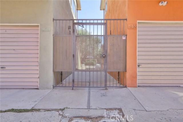 1030 E 2nd Street, Long Beach CA: https://media.crmls.org/medias/97b64cc8-ad84-4e58-88f6-cc0808eefae6.jpg