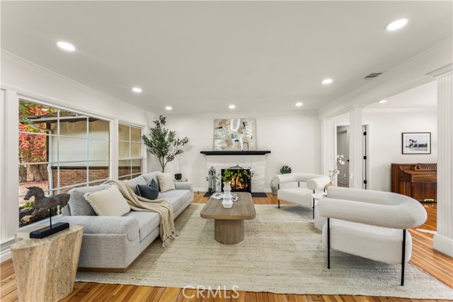 Detail Gallery Image 9 of 43 For 4428 Saugus Ave, Sherman Oaks,  CA 91403 - 4 Beds | 4 Baths
