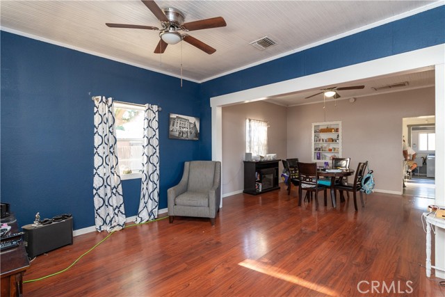 353 W L Street, Colton CA: https://media.crmls.org/medias/97b84fe8-1bfb-4303-bb0e-325a7ae2aa2f.jpg