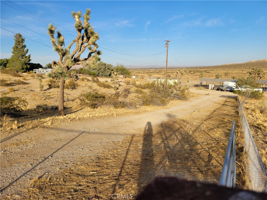 https://media.crmls.org/medias/97baac19-99f0-4f46-a2a2-8ce7c173d0da.jpg?preset=X-Large