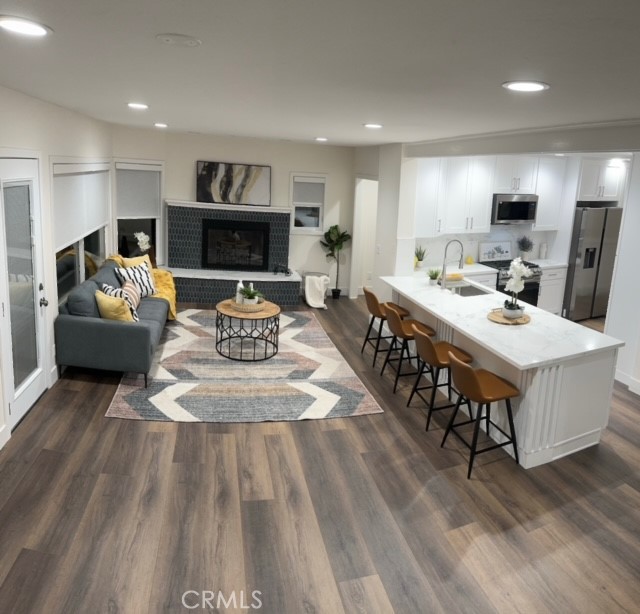 Detail Gallery Image 11 of 16 For 5672 Pepperwood, Lakewood,  CA 90712 - 4 Beds | 3 Baths