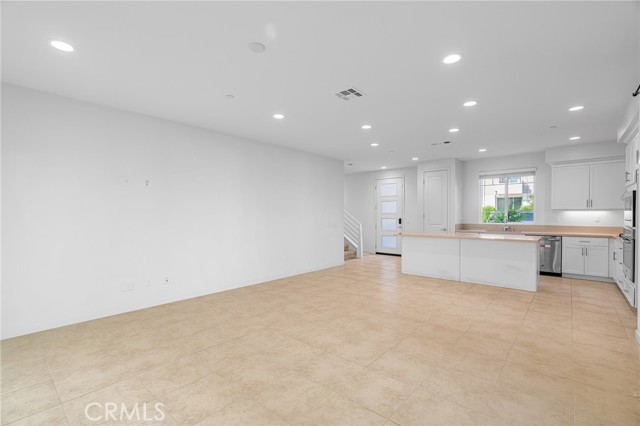 148 Stage, Irvine CA: https://media.crmls.org/medias/97bae218-66cc-4da2-ada2-3f19133b6a1a.jpg
