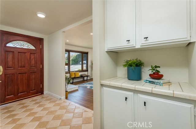 Detail Gallery Image 4 of 38 For 2251 El Arbolita Dr, Glendale,  CA 91208 - 2 Beds | 2 Baths