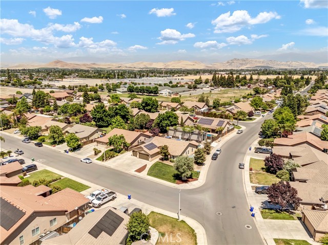 Detail Gallery Image 11 of 54 For 300 S Lombardi St, Porterville,  CA 93257 - 4 Beds | 2 Baths