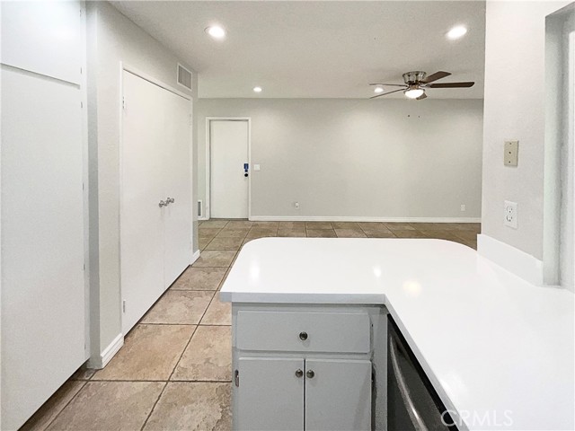 Detail Gallery Image 10 of 22 For 22257 Emerald, Grand Terrace,  CA 92313 - 4 Beds | 2 Baths