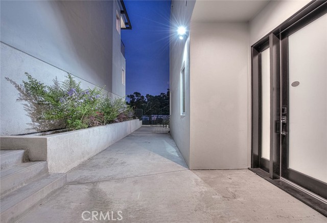 Detail Gallery Image 38 of 43 For 2608 Corralitas Dr, Silver Lake Los Angeles,  CA 90039 - 3 Beds | 2/1 Baths