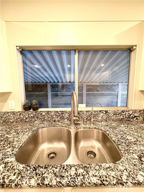 Detail Gallery Image 8 of 40 For 1919 W Coronet Ave #9,  Anaheim,  CA 92801 - 3 Beds | 2 Baths
