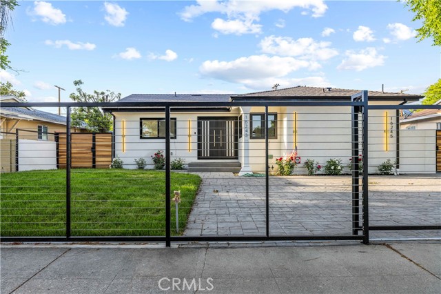 Detail Gallery Image 4 of 40 For 16243 Chatsworth St, Granada Hills,  CA 91344 - 3 Beds | 2 Baths