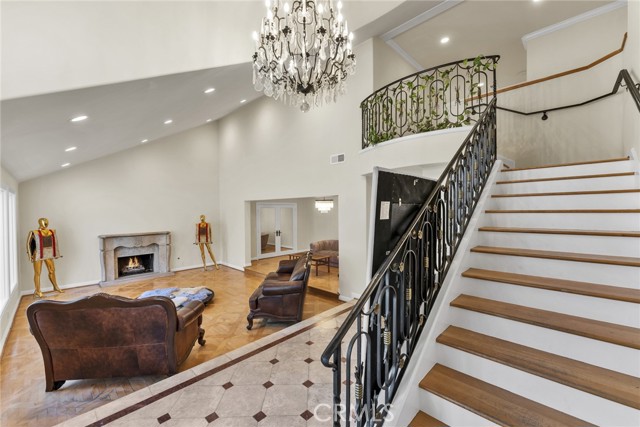 Detail Gallery Image 6 of 32 For 2412 Jupiter, Los Angeles,  CA 90046 - 6 Beds | 5 Baths