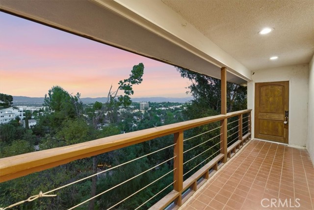 Detail Gallery Image 2 of 61 For 5160 Medina Rd, Woodland Hills,  CA 91364 - 3 Beds | 2/1 Baths