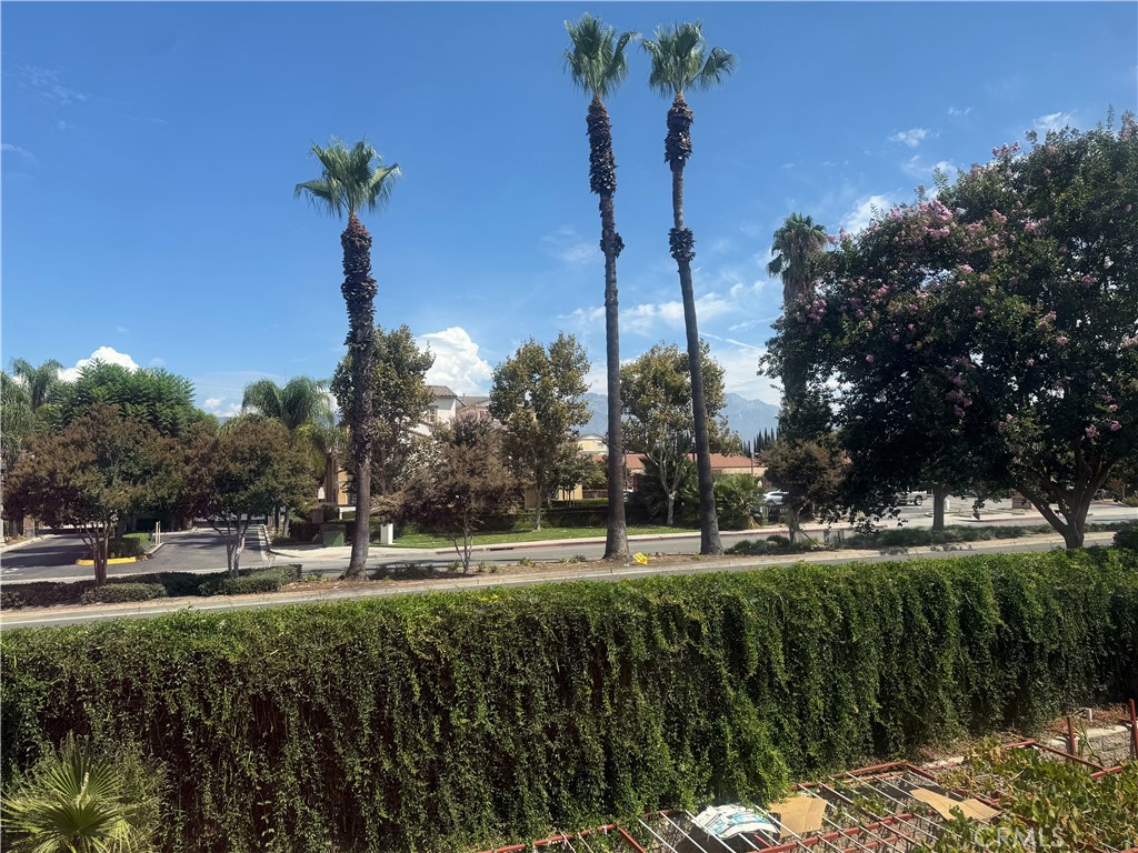 https://media.crmls.org/medias/97bf8d7f-515c-431e-b719-c8a8a8888685.jpg?preset=X-Large